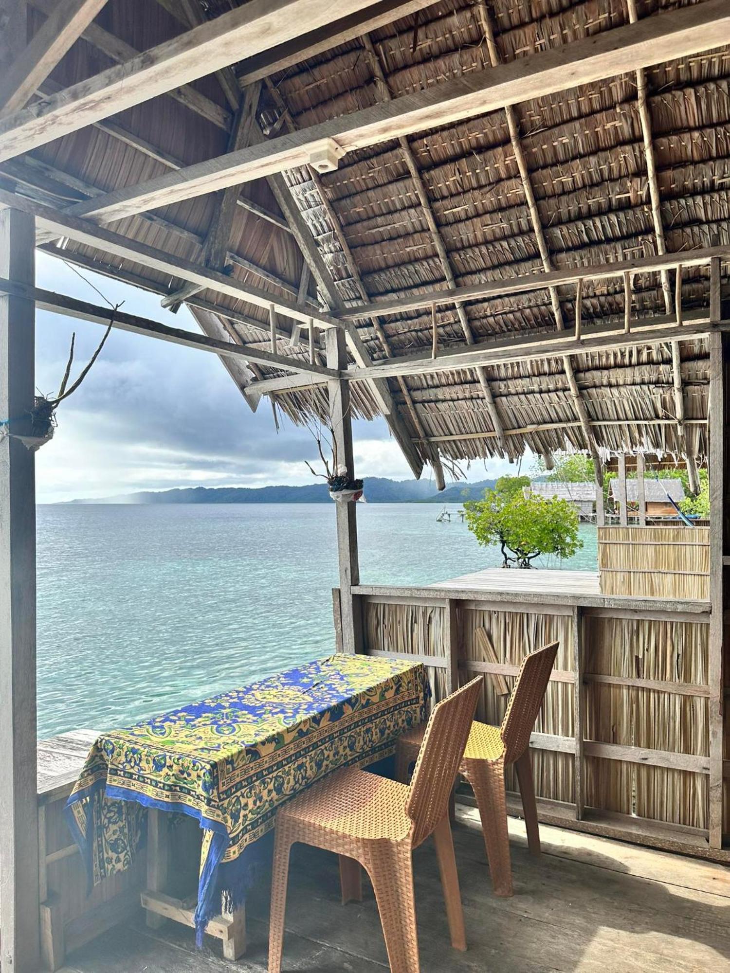 Nyanse Homestay - Raja Ampat Besir Exteriör bild