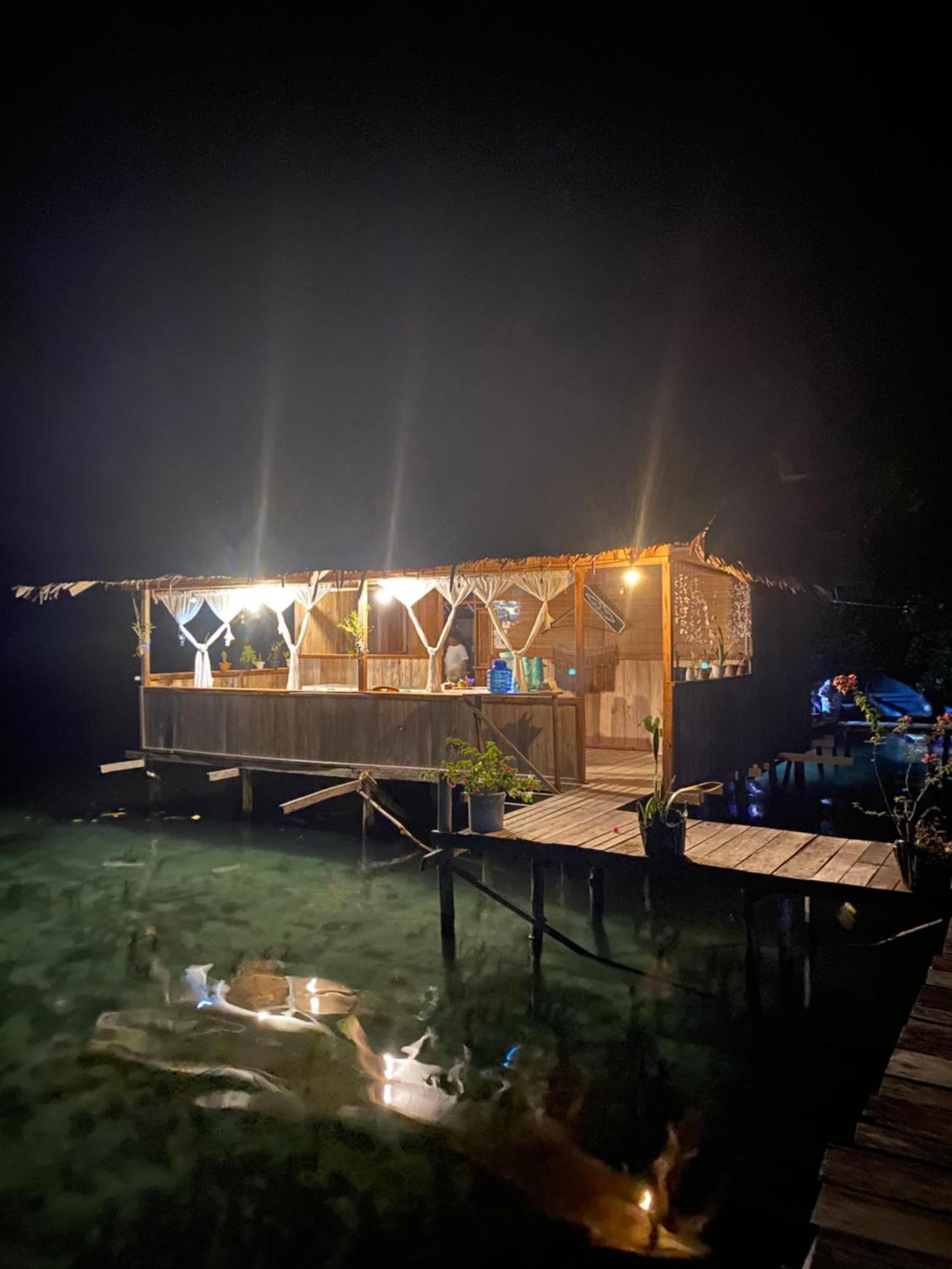 Nyanse Homestay - Raja Ampat Besir Exteriör bild
