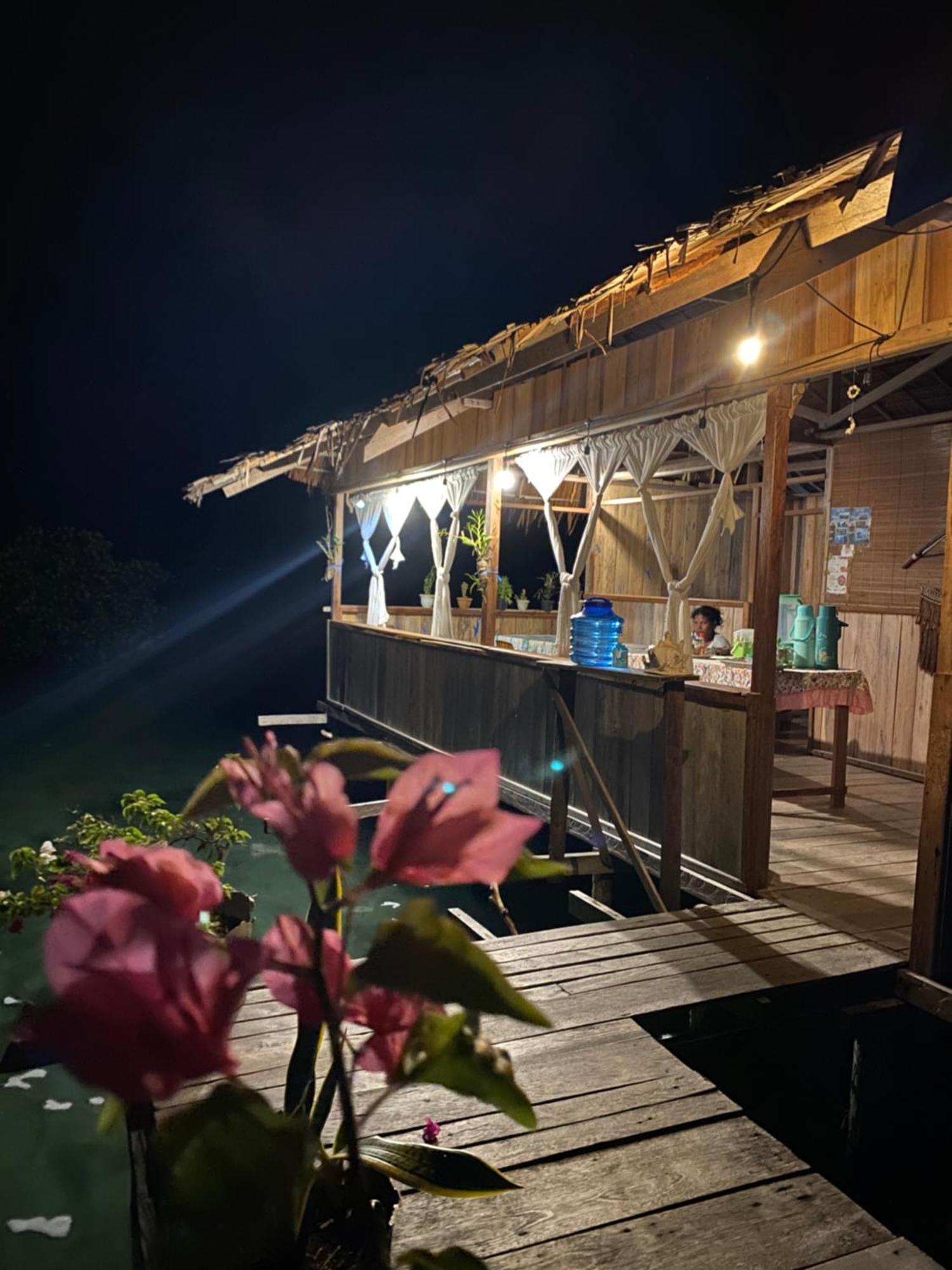 Nyanse Homestay - Raja Ampat Besir Exteriör bild